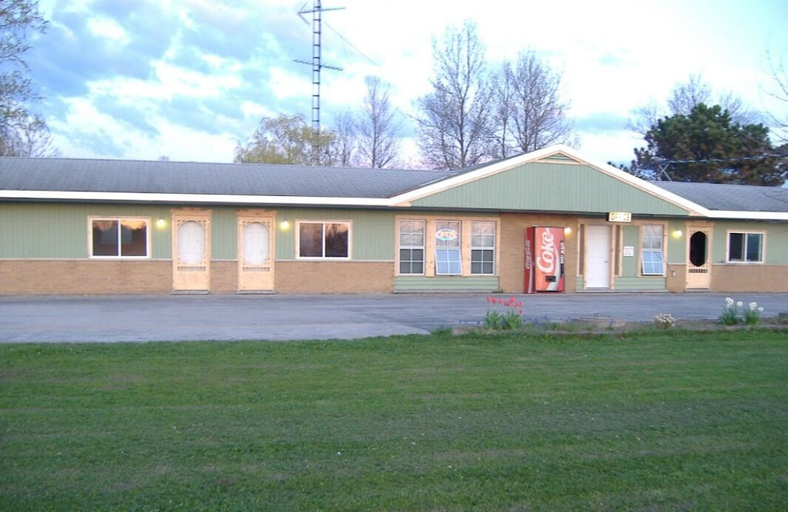 Exterior & Views, Tay Motel, Simcoe
