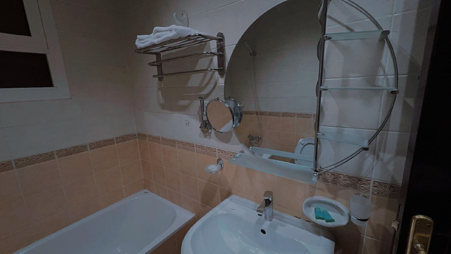 Bathroom 2, دوش للشقق المخدومة, Al Madinah Al Munawwarah