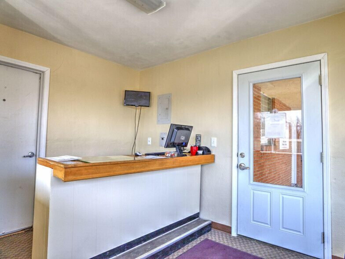 Public Area 2, Windsor Crossroads Motel, Henry