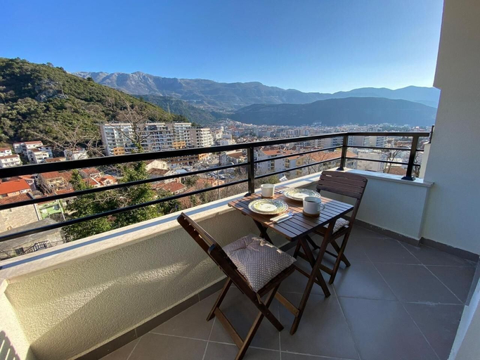 Outdoor dining, Stylish One Bedroom Retreat Budva