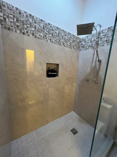 Bathroom 5, El Encanto Inn, La Paz
