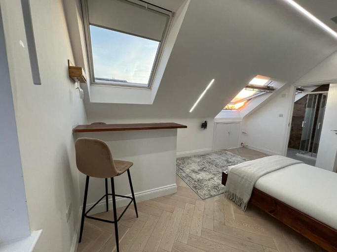 Others 3, London Studios and Suites, London