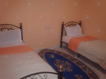 Others 5, Hotel Tahiti