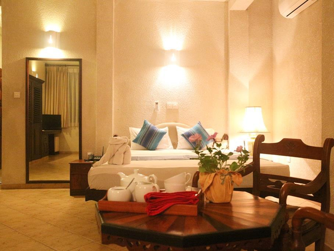 Bedroom 3, Oasey Beach Hotel, Bentota