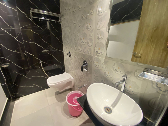 Bathroom 4, HOTEL BKC CROWN - NEAR TRADE CENTRE, Mumbai Suburban