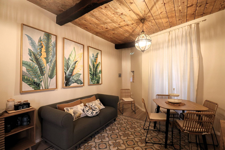Living area 3, Colosseo Garden Lodge, Rome