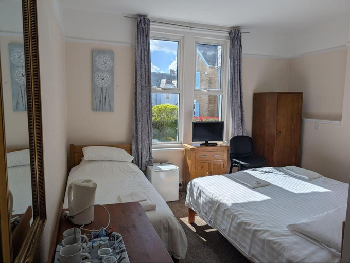 Bedroom 2, Dolphins Hotel, Poole