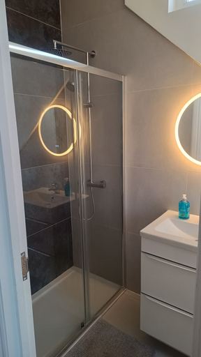 Bathroom 5, London Studios and Suites, London