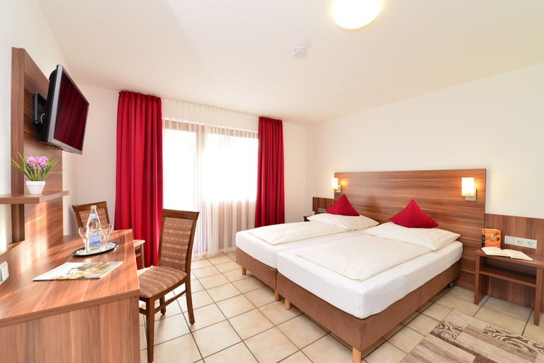 Bedroom 3, Hotel am Buchwald, Esslingen