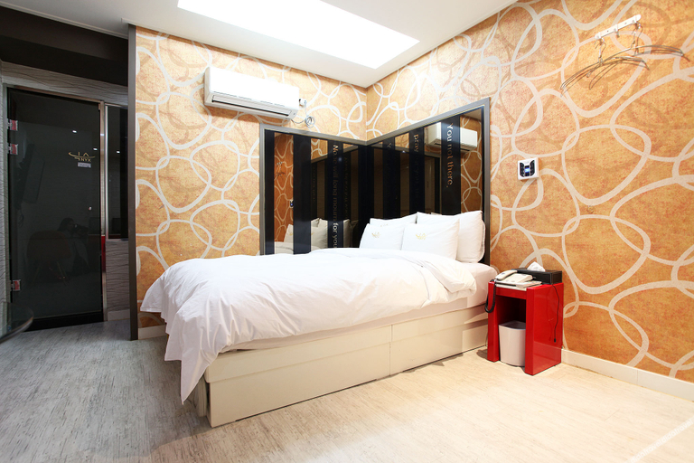 Bedroom 5, Noryangjin Nix, Dongjak