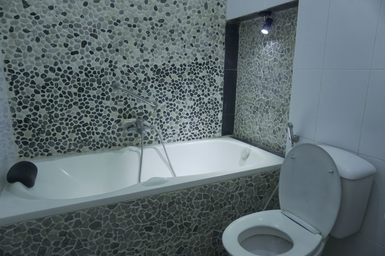 Bathroom 3, Sayana Homestay, Sleman