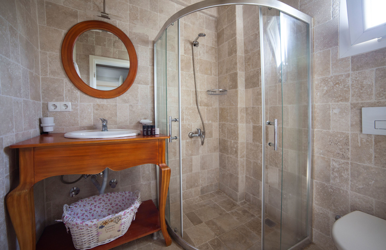Bathroom 5, Vinifera Vineyards Hotel, Kuşadası