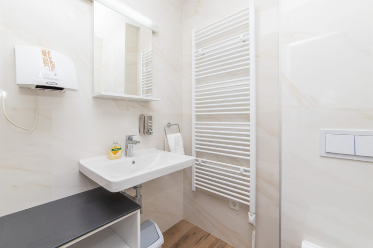 Room 4, Altiora Prestige Residence 204, Gradac