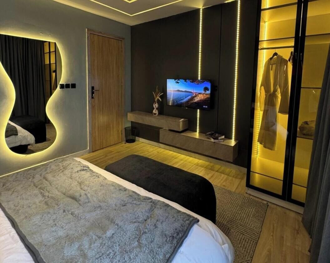 Room 5, Opulence Reality Stays, Surulere