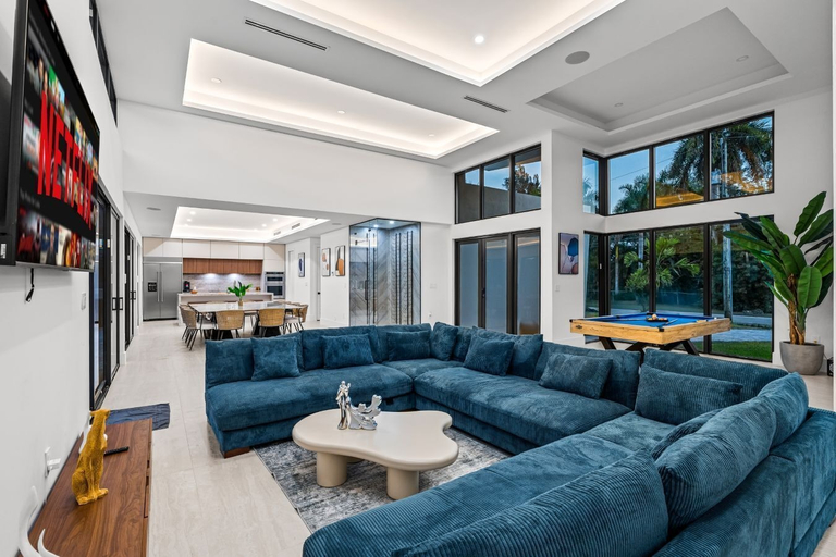 Living area 5, Miami Ultra Villa w Pool by Glam Homes, Miami-Dade