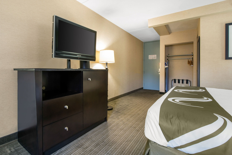 Bedroom 3, Quality Inn & Suites Charleston - Civic Center, Kanawha