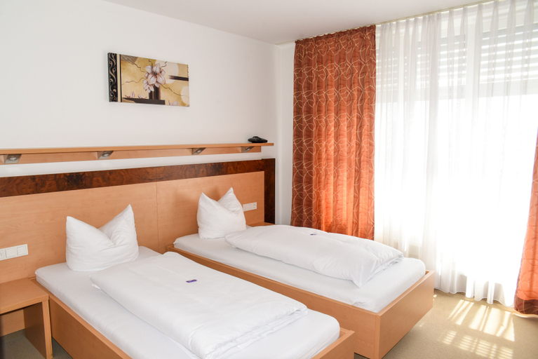 Bedroom 4, Hotel Nürnberger Hof, Neumarkt in der Oberpfalz