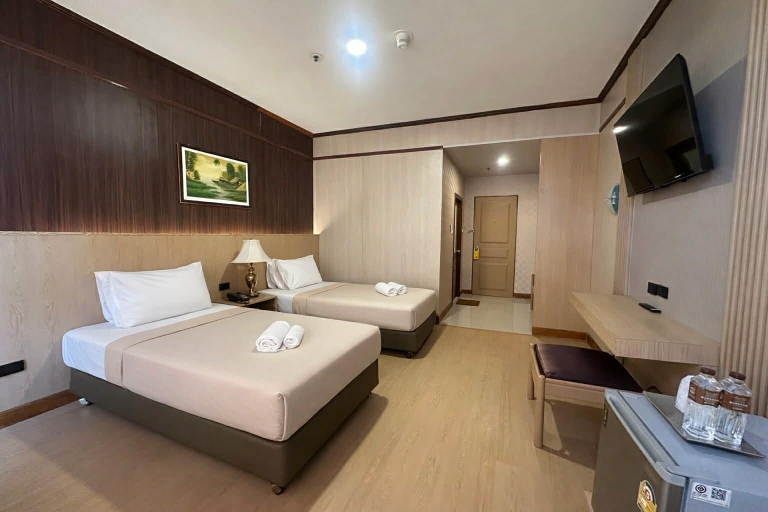 Room 4, Lertthanee Hotel, Muang Suphanburi