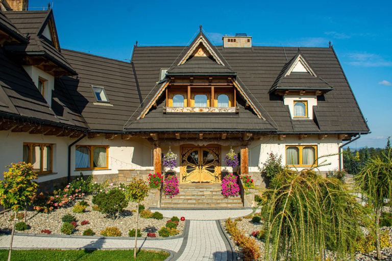 Exterior & Views