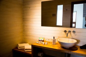 Bathroom 5, Weskar Patagonian Lodge, Última Esperanza