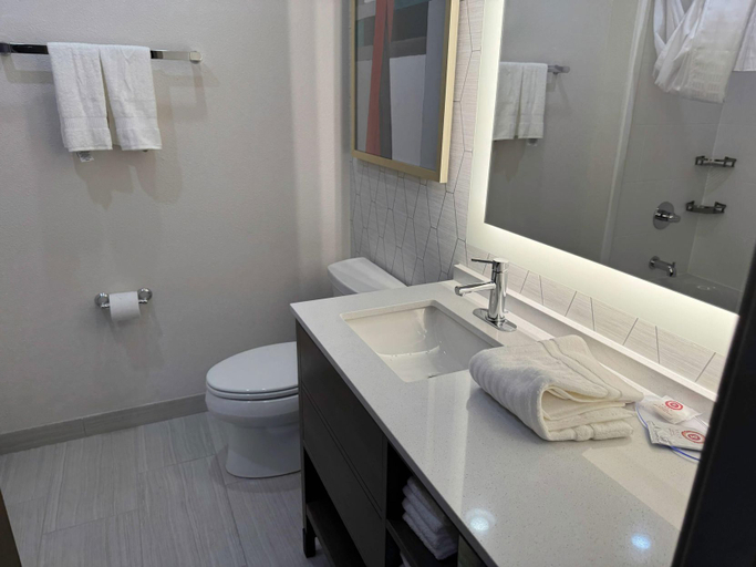 Room 3, Comfort Inn & Suites Colby, Thomas