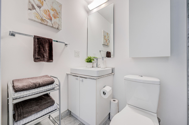 Bathroom 3, SkyTree Modern Suites, Toronto
