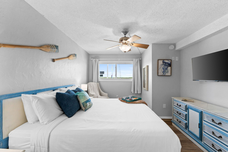Bedroom 3, Summit by Book That Condo, Bay