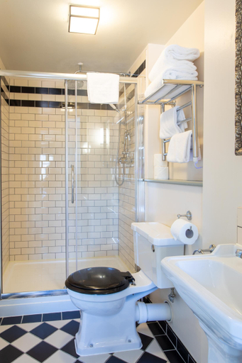 Bathroom 3, The Duchess of Cornwall, Dorset