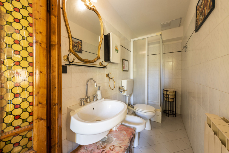 Bathroom, Monna Lisa by Mmega, Florence