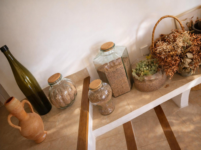 Food & Drinks 5, Sunny holiday home in Provence with pool, Vaucluse