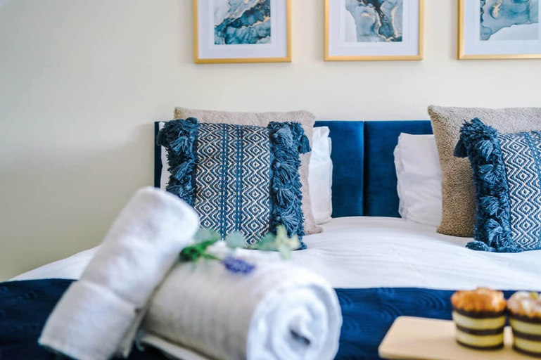 Room 5, Charming Cottage Ideal for Families Free Parking, Cheshire West and Chester