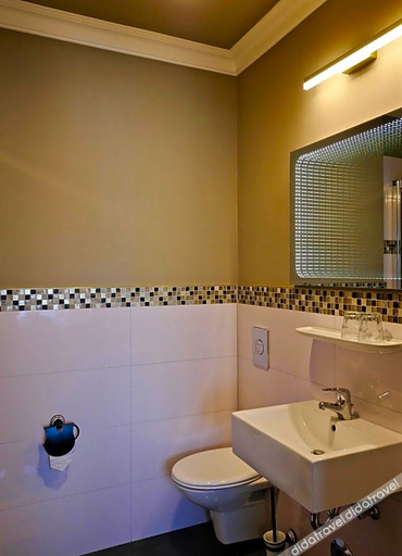 Bathroom 3, Merite Hotels Hamburg Altona Gmbh, Hamburg