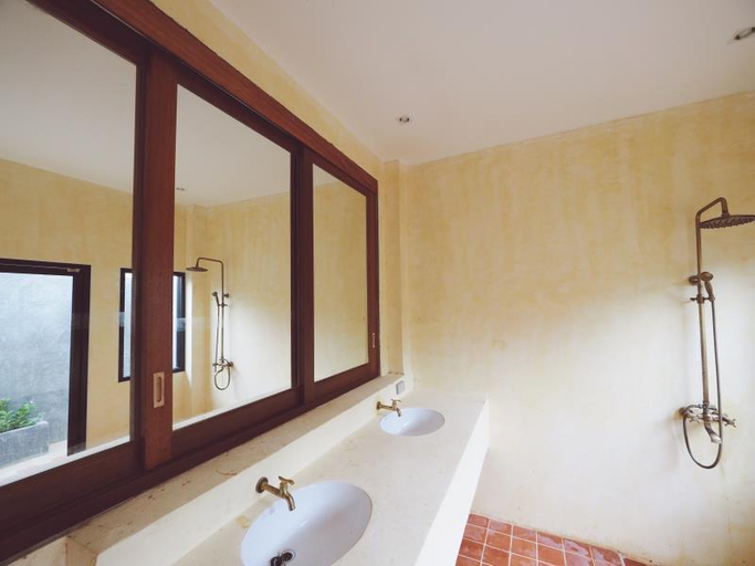 Bathroom, Pawapi Beach Resort, Kantrang