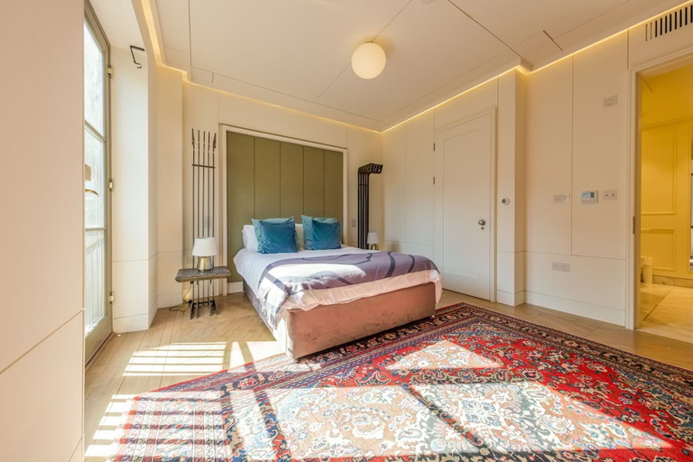Room 2, no 12 OG Townhouse-industrial Chic Design Primrose Hill 12, London