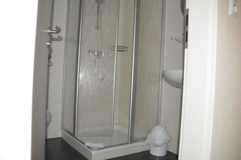 Bathroom 5, Hotel Zum Großen Krug, Aurich