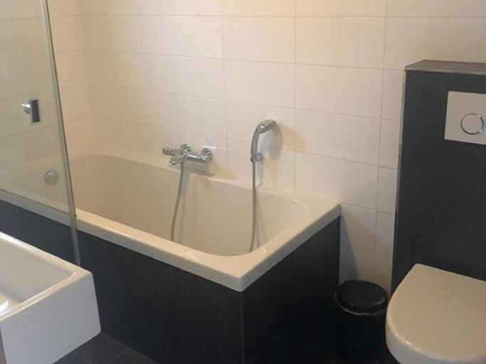 Bathroom 2, Holiday House in Friesland with Garden, Skarsterlân