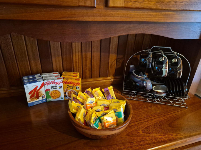 Food & Drinks, Hilltown House - Room Only