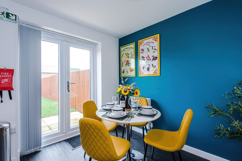 Room 2, Ideal for Business Long-term Guests Free Parking, Cheshire East