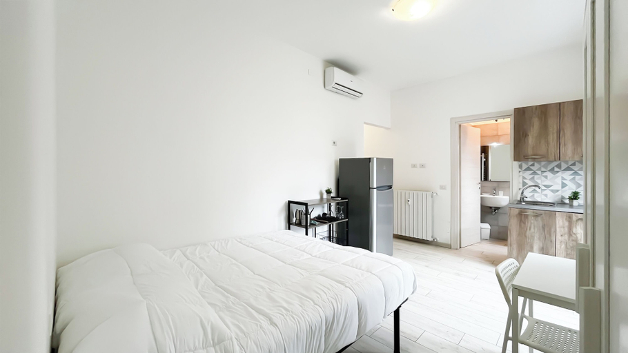Room 2, Monfalcone Milano, Milano
