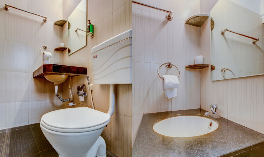Bathroom 4, Treebo Iris Suites, Pune
