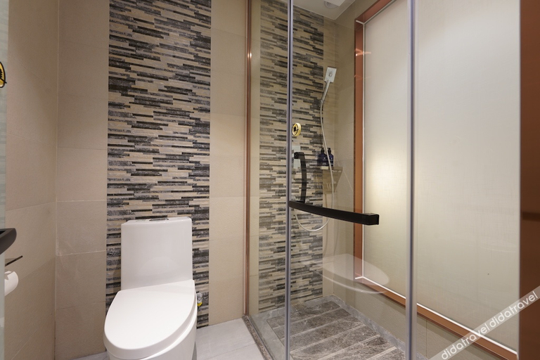 Bathroom 3, Starway Hotel Zibo Yiyuan Lushan Road, Zibo