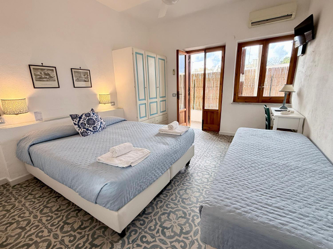 Bedroom 4, Pensione La Giara, Messina