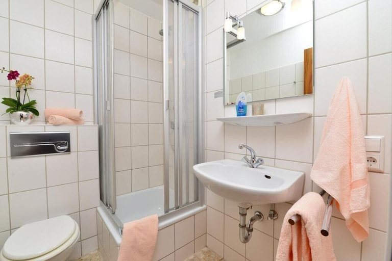 Bathroom 4, Hotel am Buchwald, Esslingen