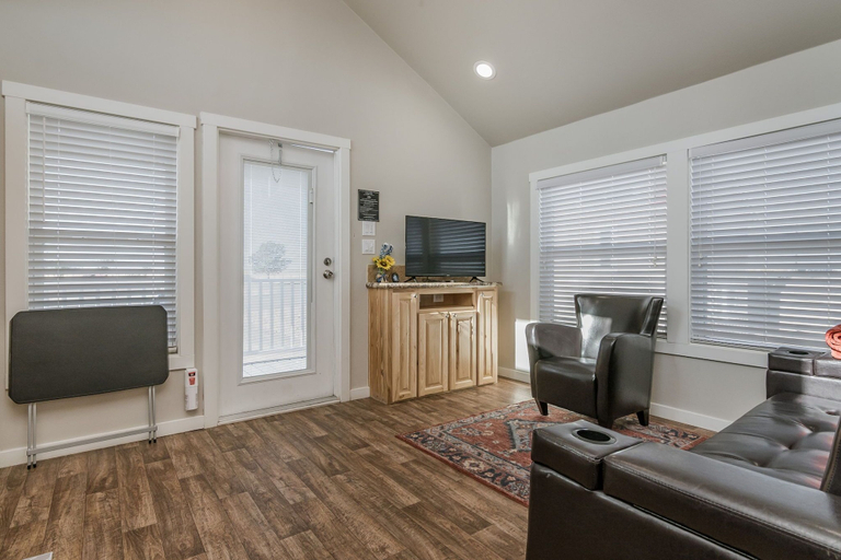 Living area 4, Amarillo RV Resort, Potter
