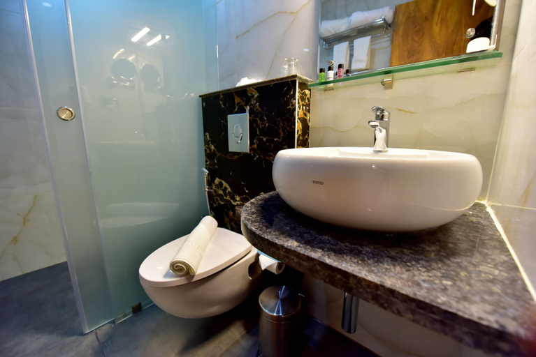 Bathroom 5, Royal Lotus View Resotel, Bangalore