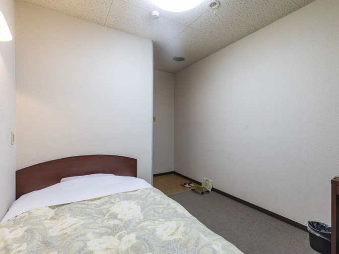 Bedroom 3, Business Hotel Kurama, Hikone