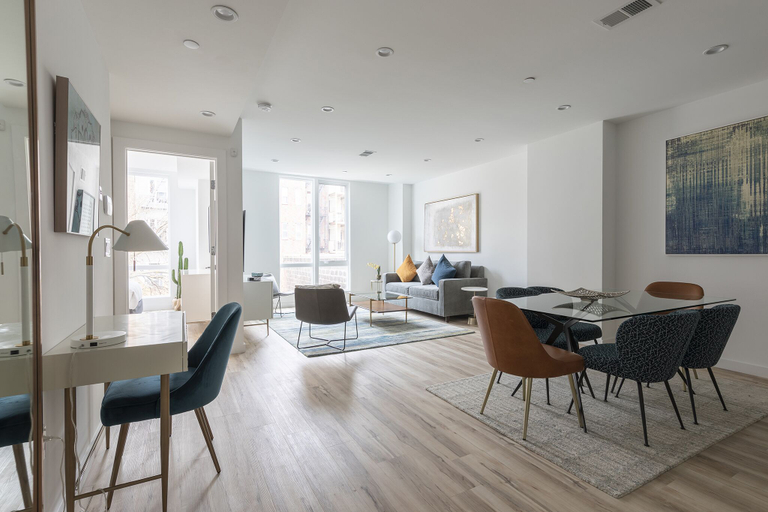 Room 5, Stylish 3BR Retreat w Private Deck Near NYC, Hudson