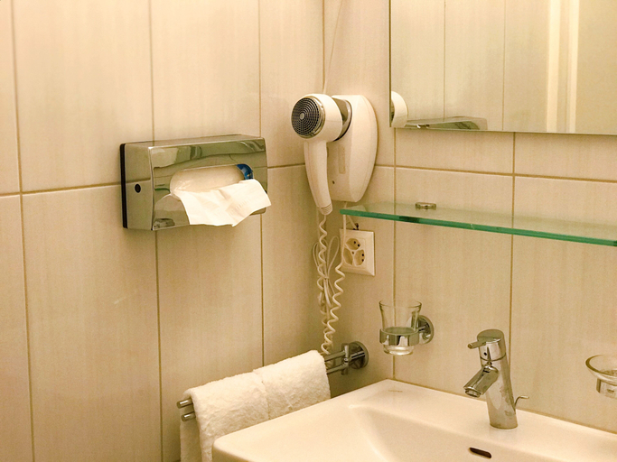 Bathroom 4, Swiss Hotel La Couronne, Broye-Vully