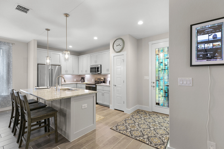 Private kitchen 5, Pristine 3-bedroom Home Near Canyon Lake!, Comal