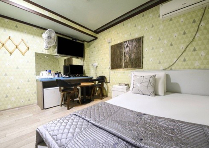 Bedroom 5, Michigan Motel, Pocheon